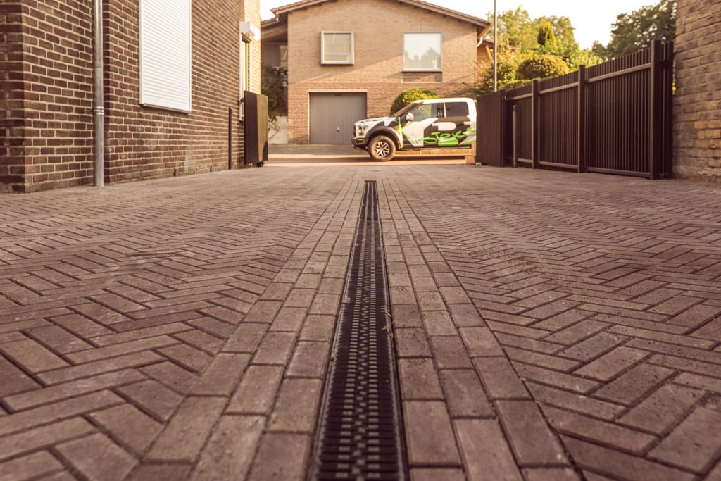200 m² betonklinkers in driedelige strek